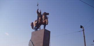 Ош шаарындагы Манас айкелин тургузуу иш - чарасы