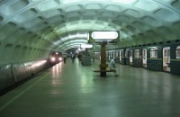 Балага Москва метросунун станцияияларынын биринин жанында кол салышкан. Сүрөт: А. Савин