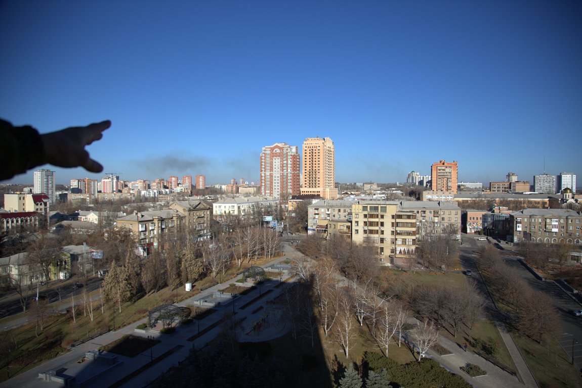 Vid-na-Donetsk-s-verhnego-etazha-byvshej-obladministratsii1