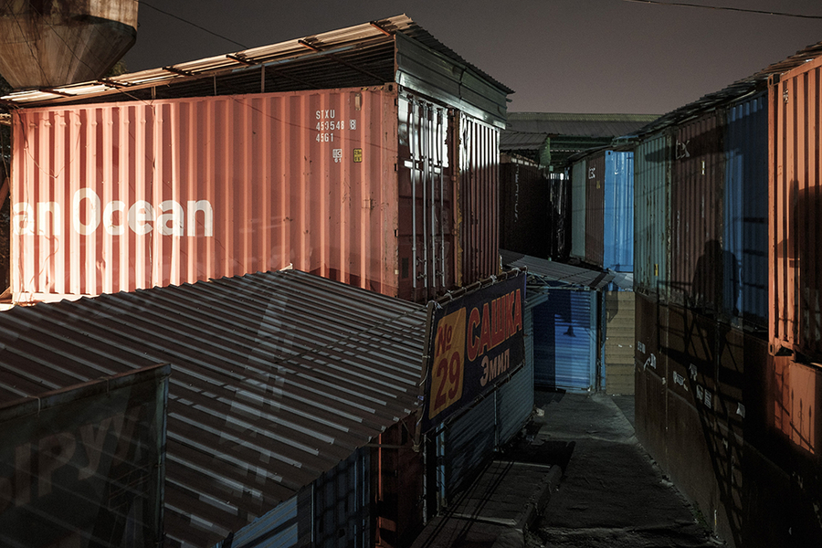 «Дордой» базарына 30 миңдей контейнер батат.