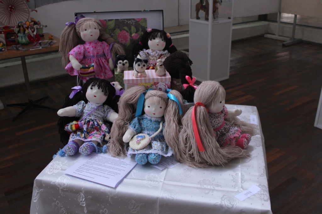 Exhibition_Dolls (8)