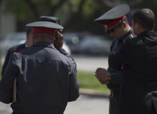 «Көлдү булгабагыла». Ысык-Көлдө милиция кызматкерлери адам өлтүрүүгө шектелип жатат