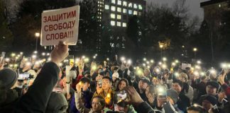 Митингдер, камоолор, хоккей жана жеңиштер. Өлкөдөгү 2022-жыл сүрөттөрдө