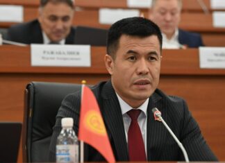 Өмүрбек Бакиров добуш сатып алуу иши боюнча акталды