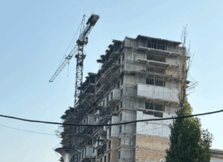 «Жапаров үчүн тытып коюшат». Президенттин чөйрөсү буга чейинки бийликтин активдерине ээ болууда