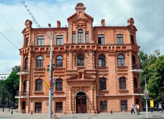 Мигранттардын үй-бүлөcүн акысыз дарылоодон баш тартканы үчүн Кыргызстан Орусияны сотко берди