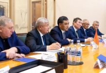 Орусиянын энергетика министри менен жолуккан кыргыз делегациясынын курамында Алексей Ширшов дагы бар