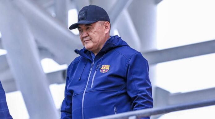 Ташиев футболду колдон чыгарууда. «Барса» академия менен «Барселона» комплексиндеги үлүштү Туманбаевдин кишиси ээледи